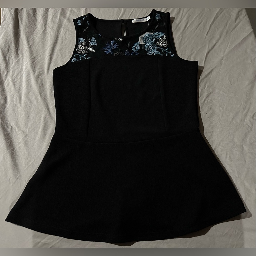 ✨NWT✨ Ricki's: Women’s Sleeveless Top- Size Small